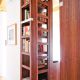 Wohnzimmer mit Bücherschrank 02 - Woodstocker Tischlerei - Seefeld Leutasch